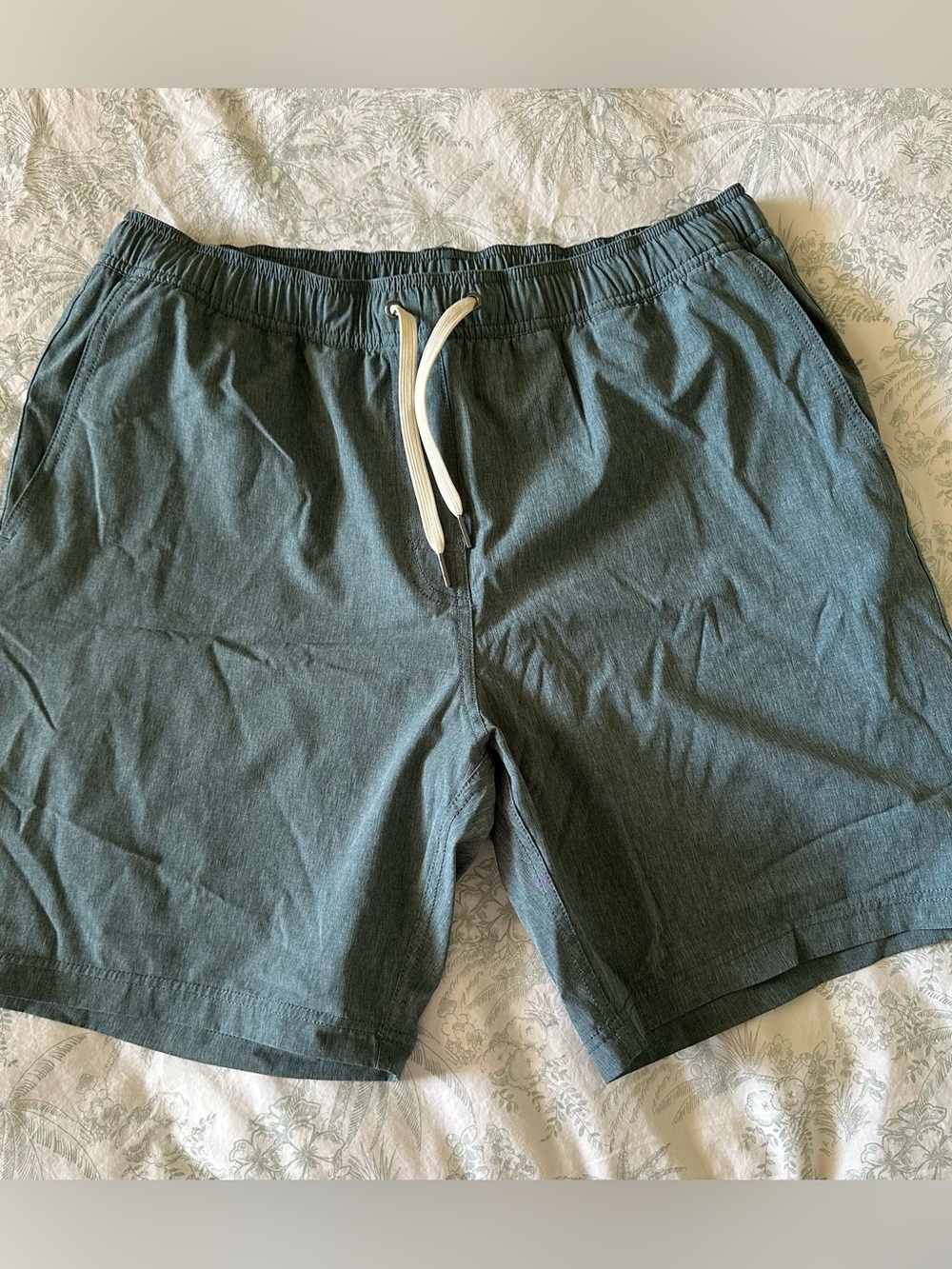 Fair Harbor Men’s shorts with liner Size XL